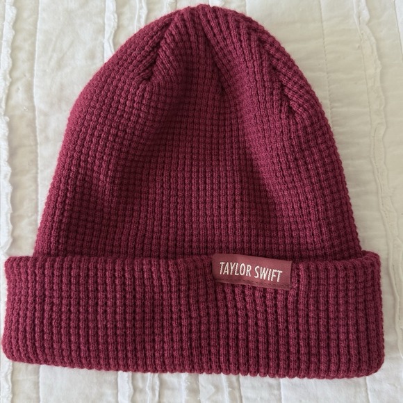 Taylor Swift All Too Well Red Beanie Taylor's Version Official Merch Sold Out - Picture 2 of 3